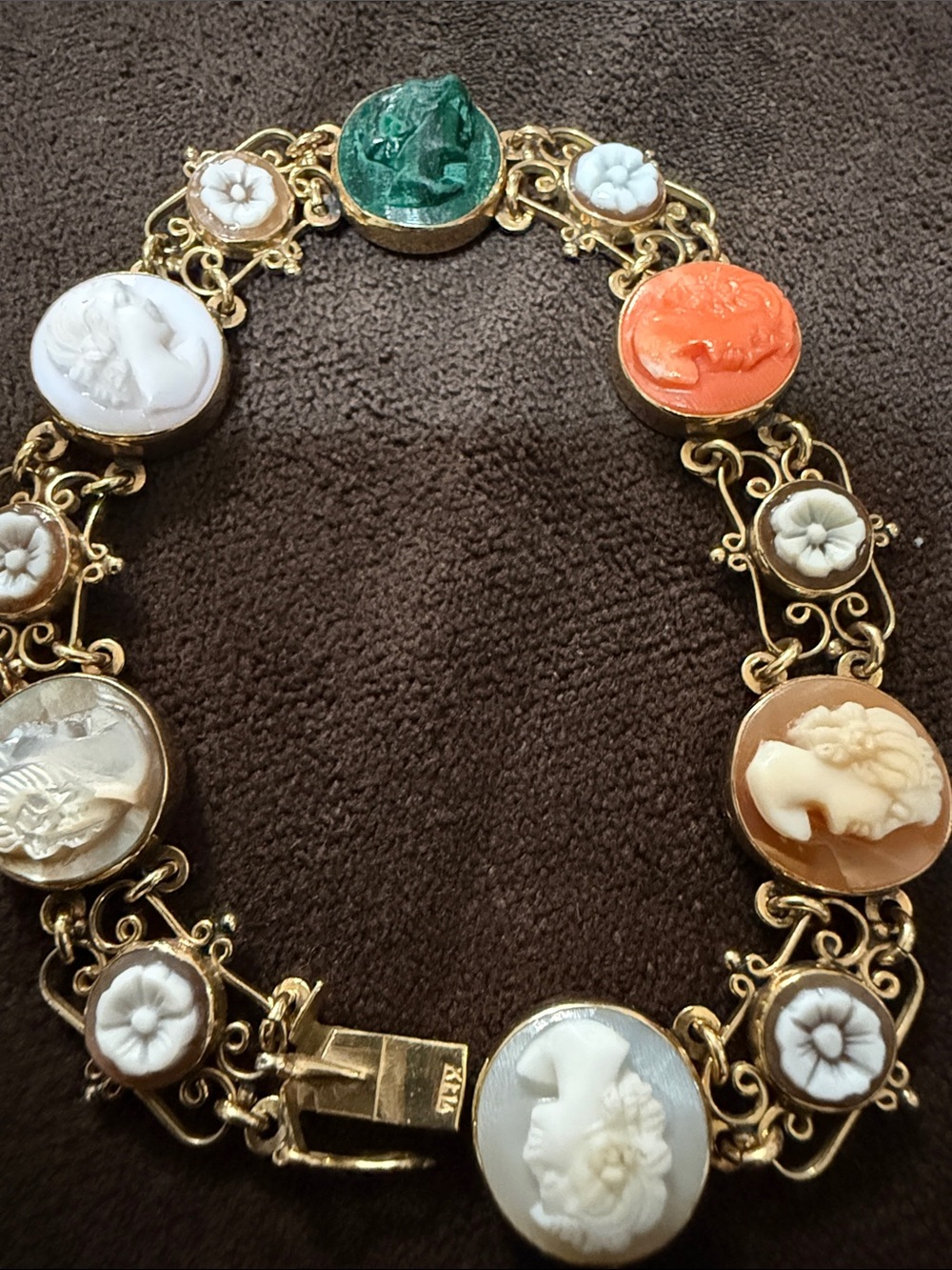 !! Vintage !! Cameo Link Bracelet in Multicolor Gold 14k 7.25 inches